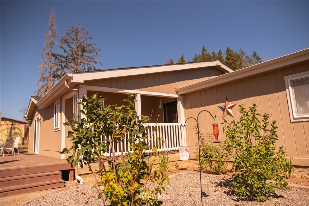 172 Fluckinger Road Toledo, WA 98591 - Photo 3 of 39 a front view of a house with a yard