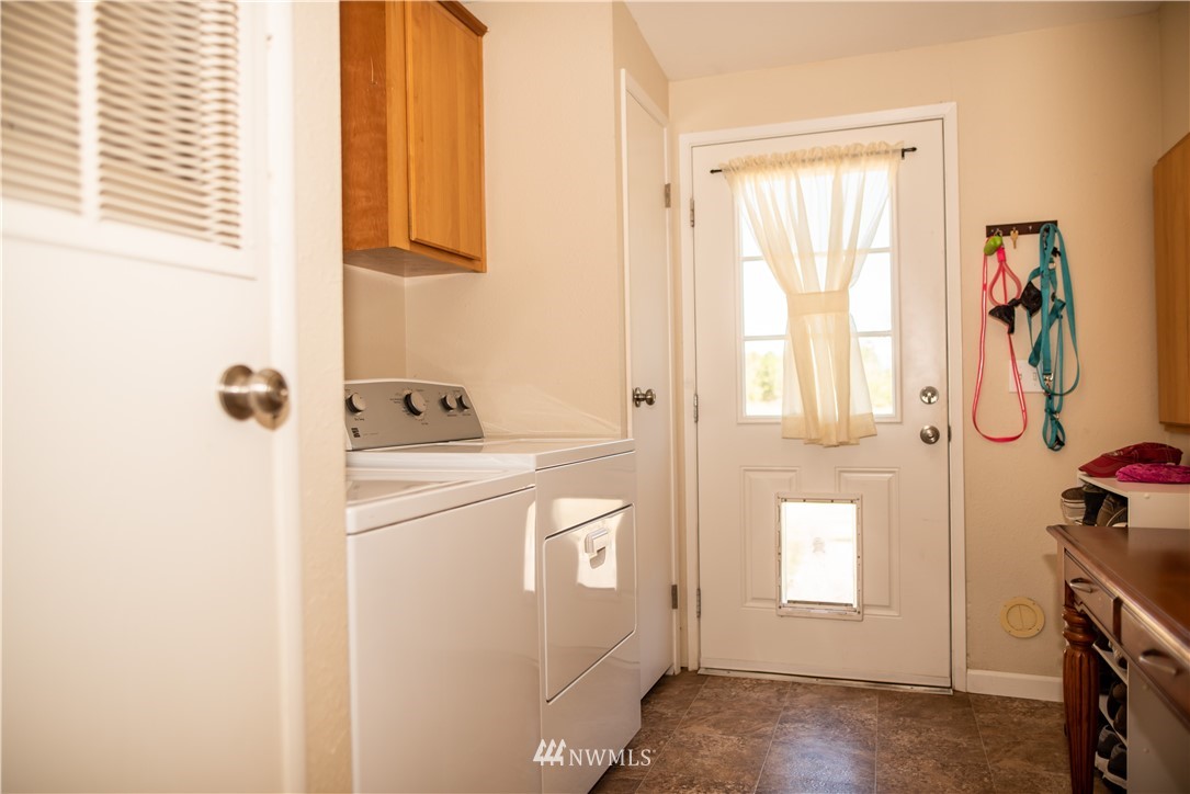 172 Fluckinger Road Toledo, WA 98591 - Photo 25 of 39 a utility room with closet dryer and washer