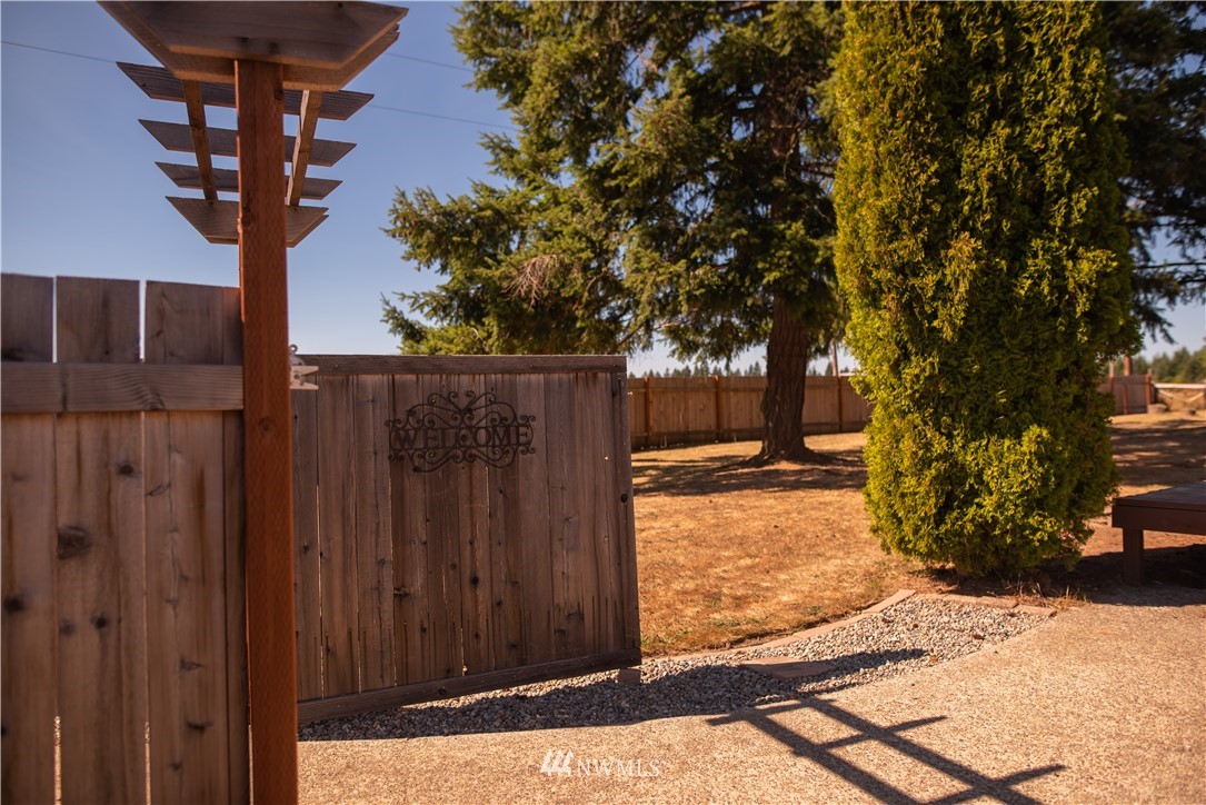 172 Fluckinger Road Toledo, WA 98591 - Photo 39 of 39 a view of a backyard of the house