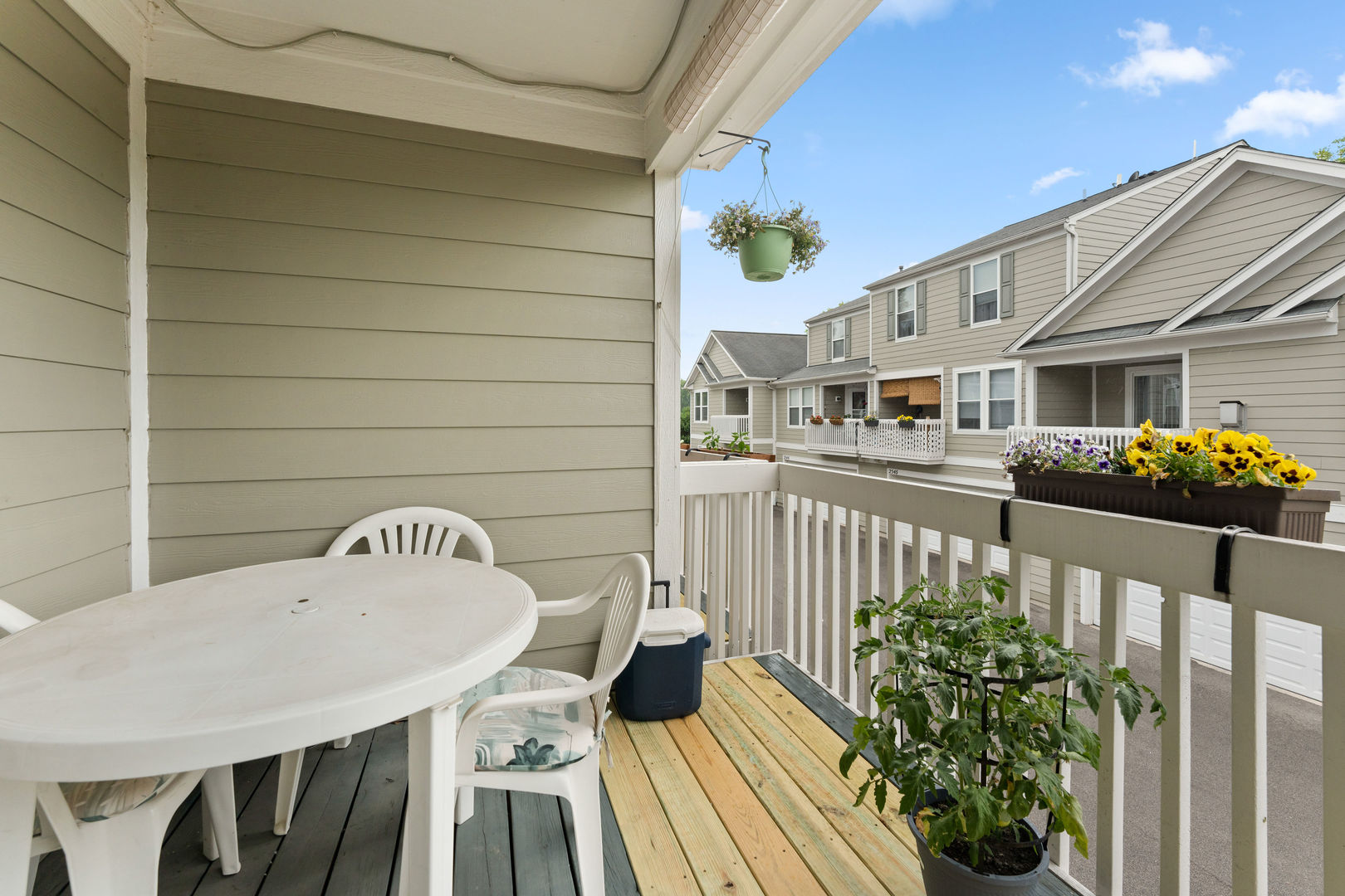2539 Emily Lane Elgin, IL 60124 - Photo 12 of 15 a view of a balcony dining area