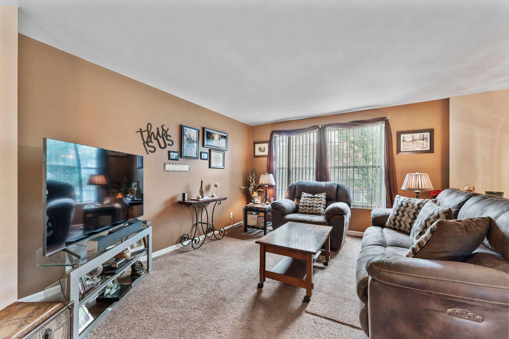 2539 Emily Lane Elgin, IL 60124 - Photo 4 of 15 a living room with furniture and a flat screen tv