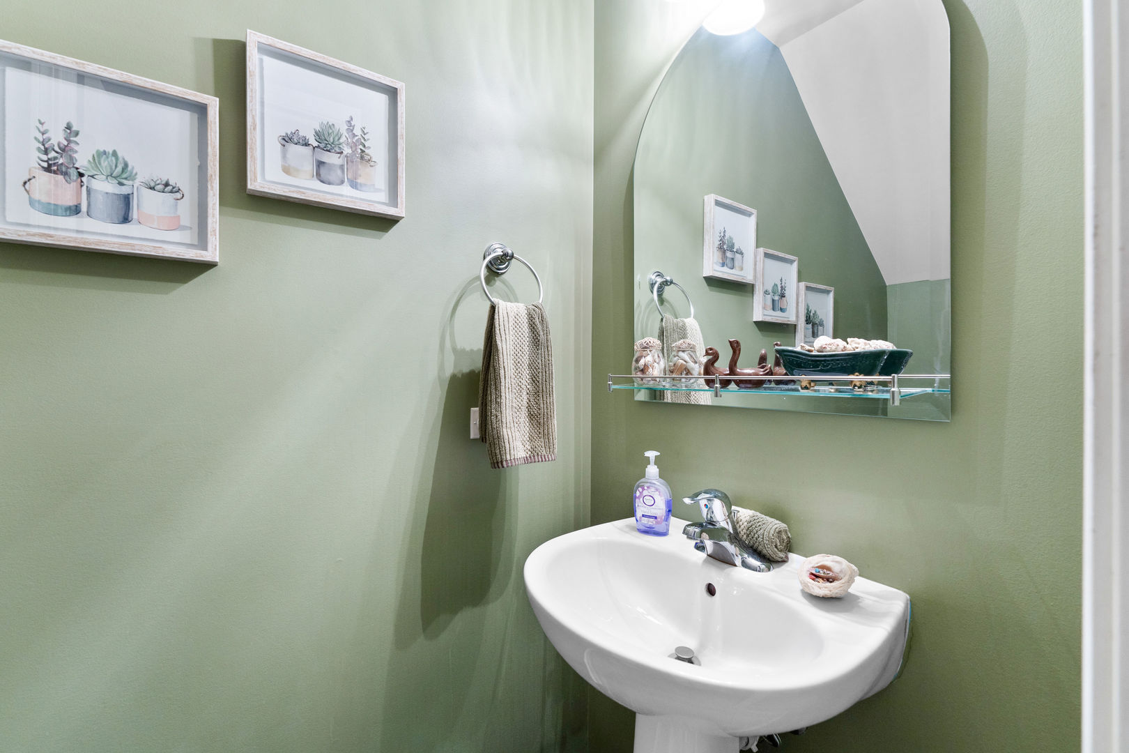 2539 Emily Lane Elgin, IL 60124 - Photo 7 of 15 a bathroom with a sink and a mirror