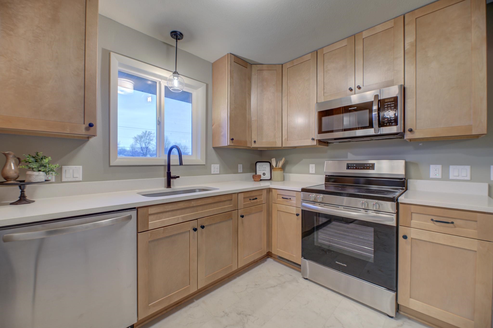 4554 South John Paul Road Milton, WI 53563 - Photo 8 of 25