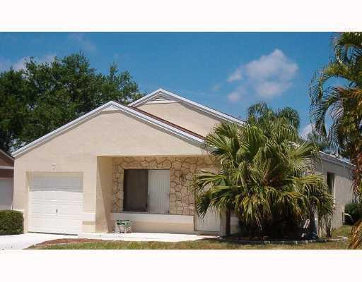 7 Cardiff Way Boynton Beach, FL 33426 - Photo 1 of 21 R3115320_101_12.jpg