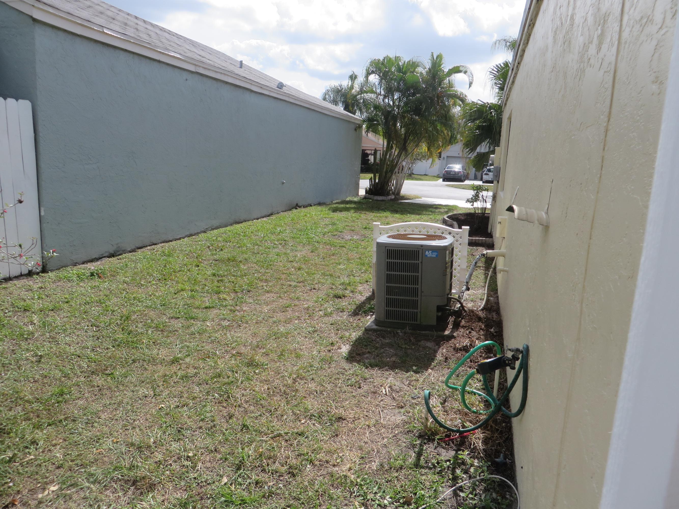7 Cardiff Way Boynton Beach, FL 33426 - Photo 19 of 21 Patio Entry