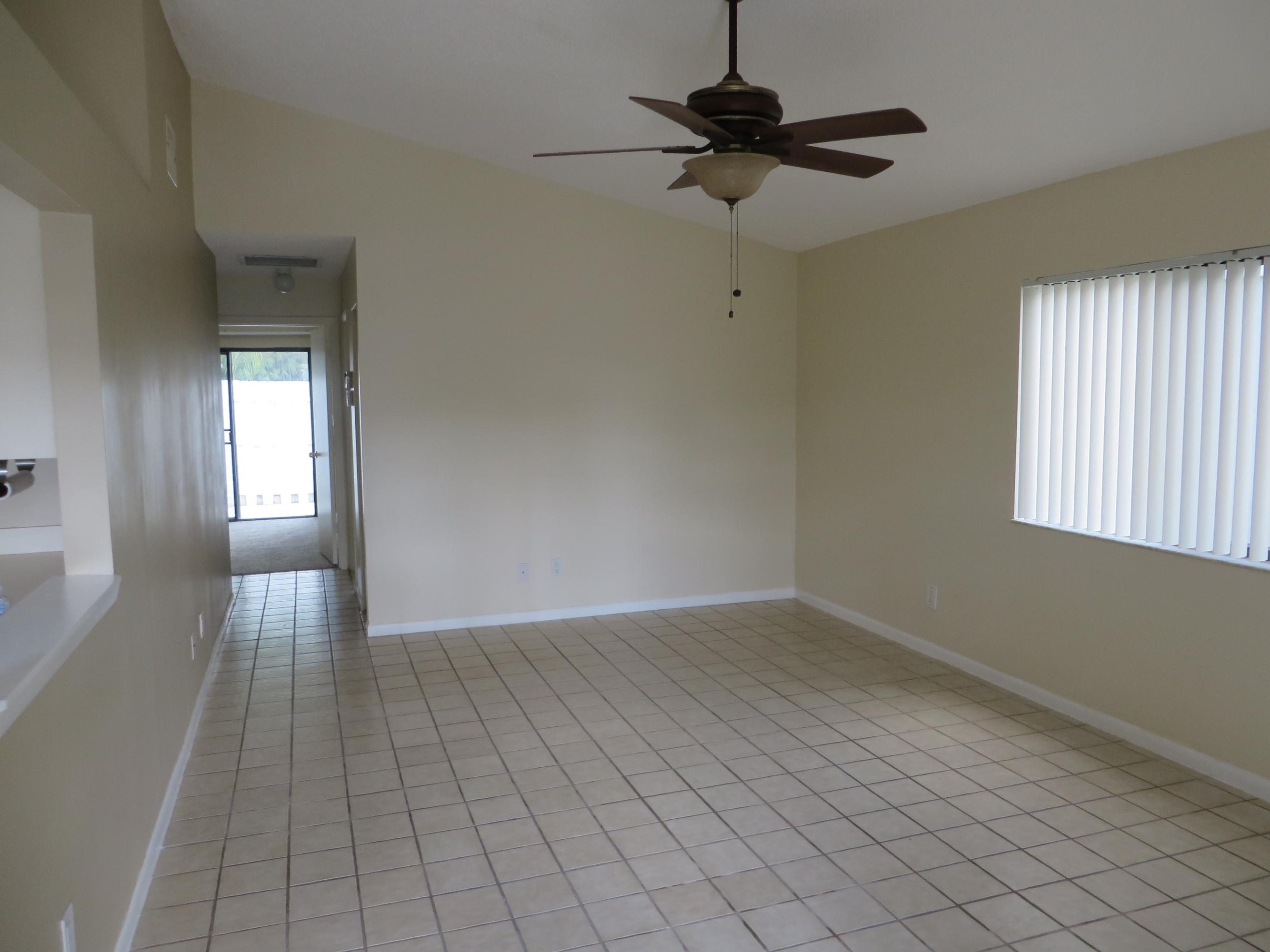 7 Cardiff Way Boynton Beach, FL 33426 - Photo 4 of 21 Living