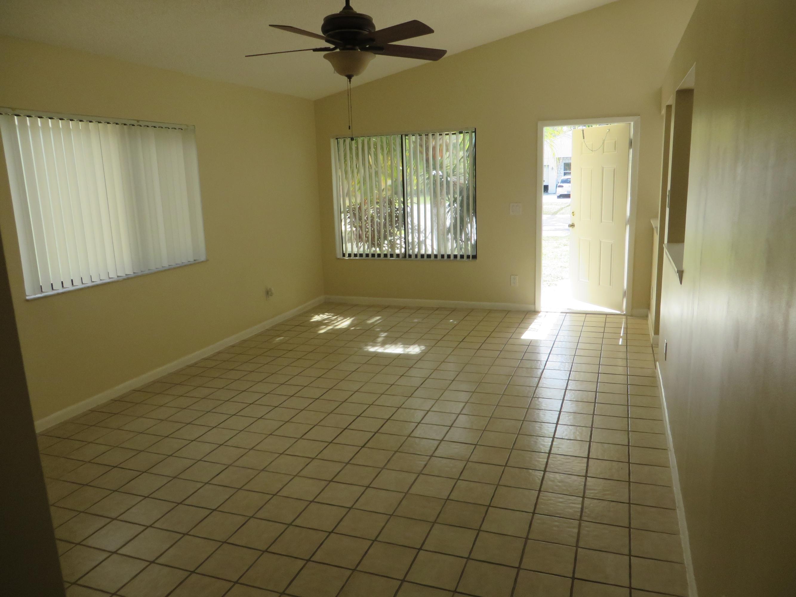 7 Cardiff Way Boynton Beach, FL 33426 - Photo 5 of 21 Living (2)
