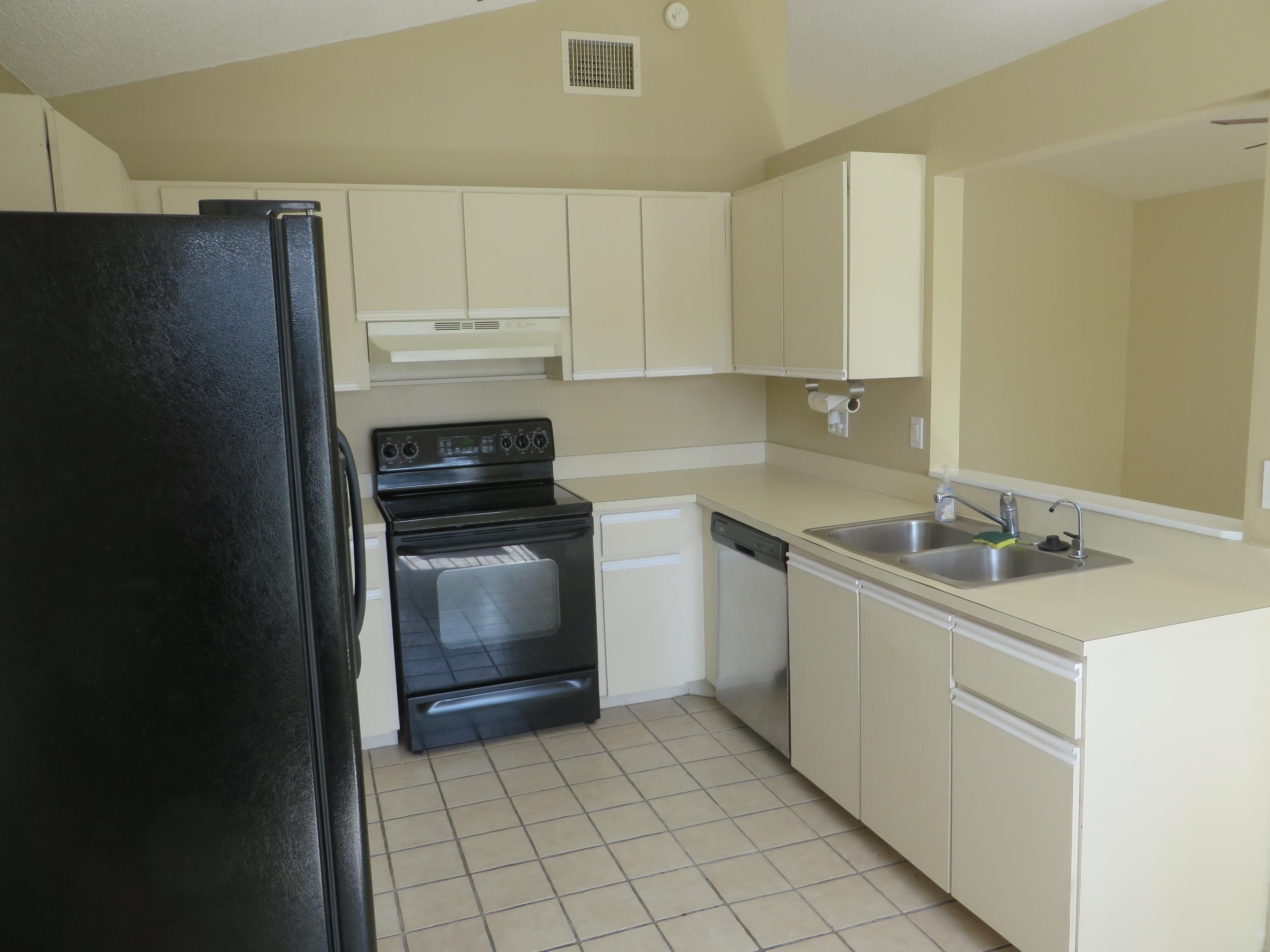 7 Cardiff Way Boynton Beach, FL 33426 - Photo 8 of 21 Kitchen (3)