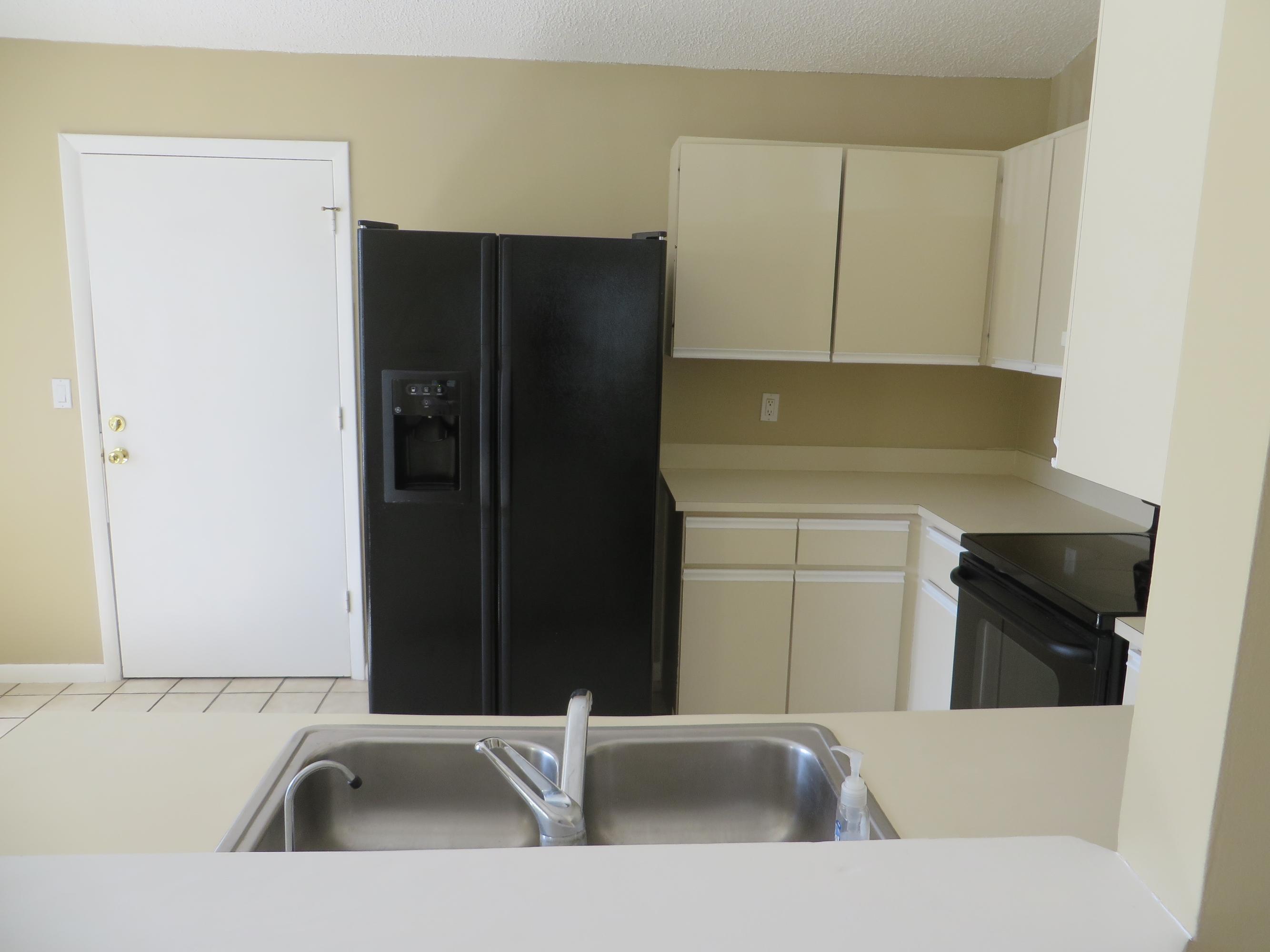 7 Cardiff Way Boynton Beach, FL 33426 - Photo 9 of 21 Kitchen (4)