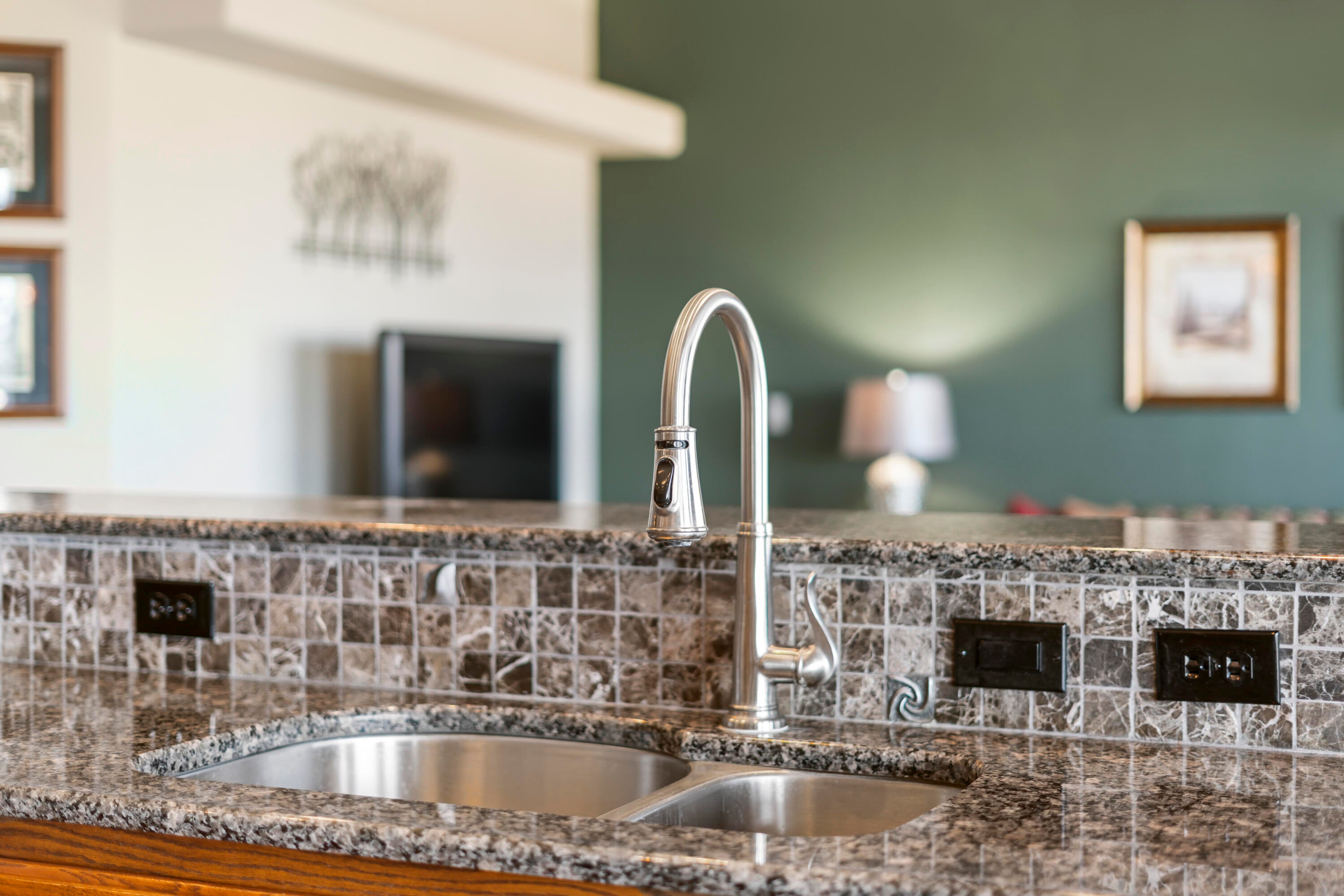 3735 Southwest Timber Avenue Redmond, OR 97756 - Photo 14 of 46 Kitchen Faucet
