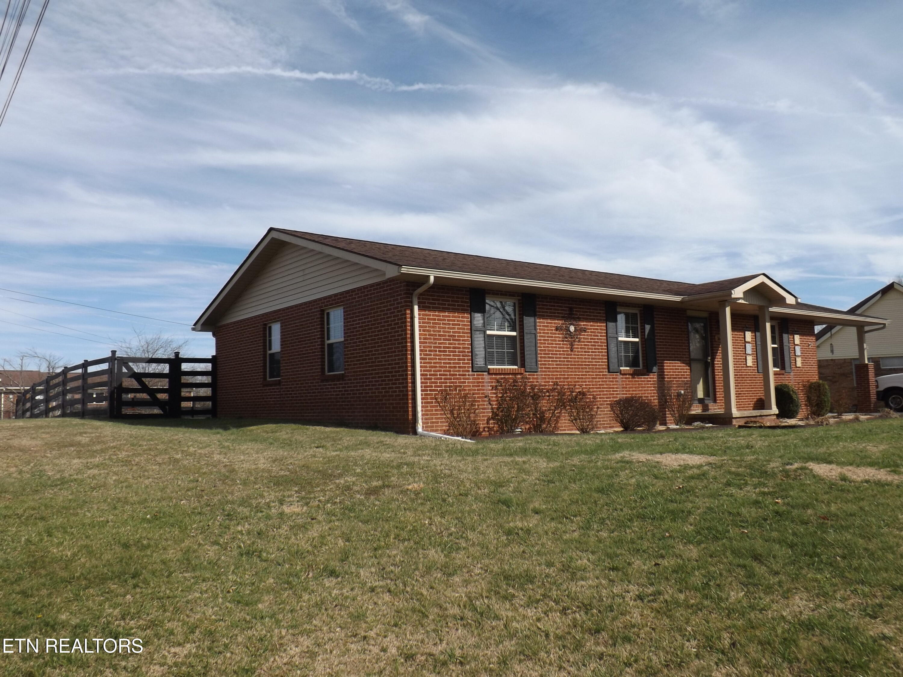 164 Smith Drive Harrogate, TN 37752 - Photo 2 of 33 DSCF2158