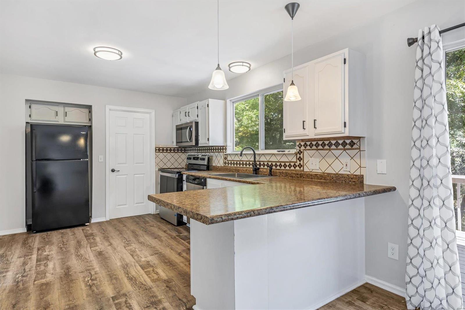 234 Jacob Lane Ballwin, MO 63021 - Photo 7 of 25