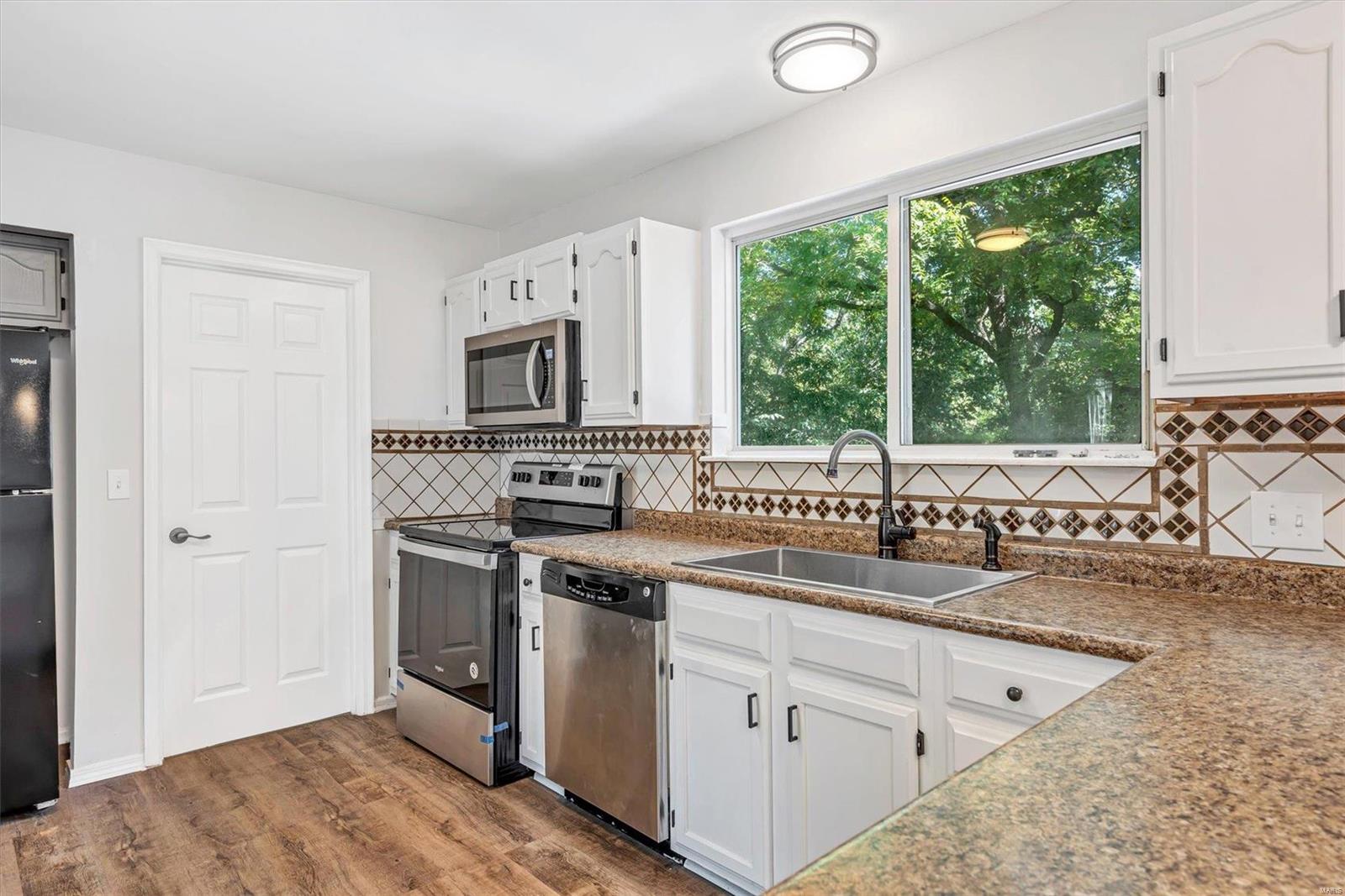 234 Jacob Lane Ballwin, MO 63021 - Photo 8 of 25