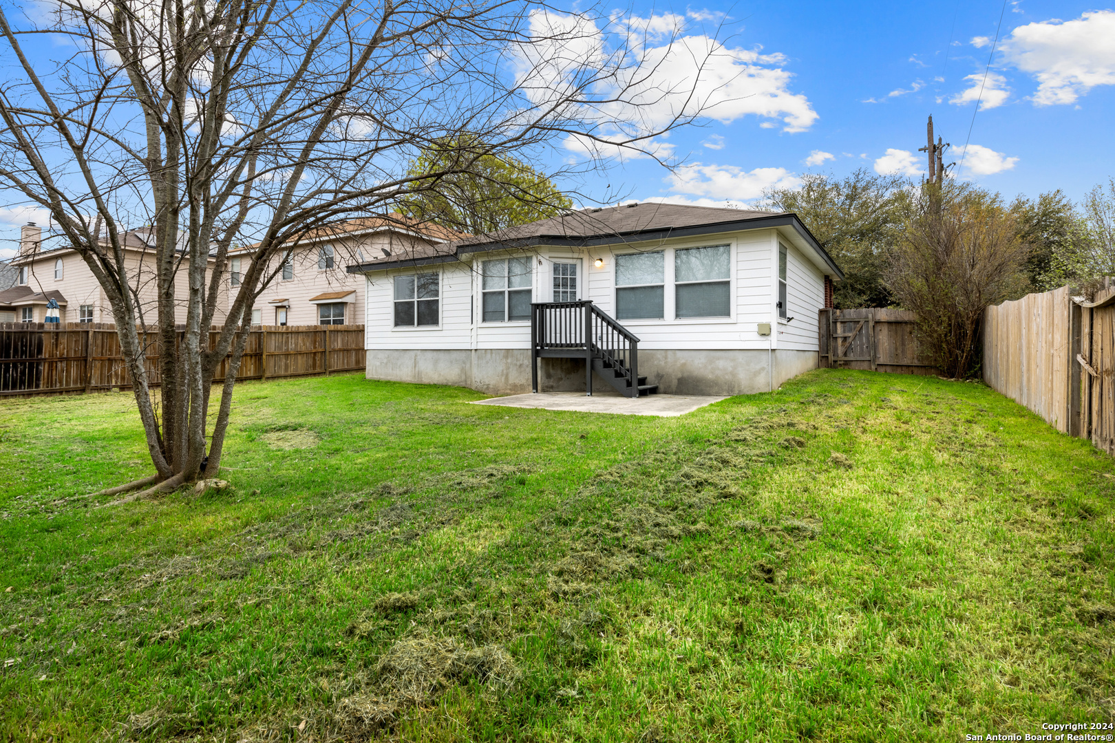 5211 Stormy Autumn San Antonio, TX 78247 - Photo 22 of 24 a front view of a house with yard and tree