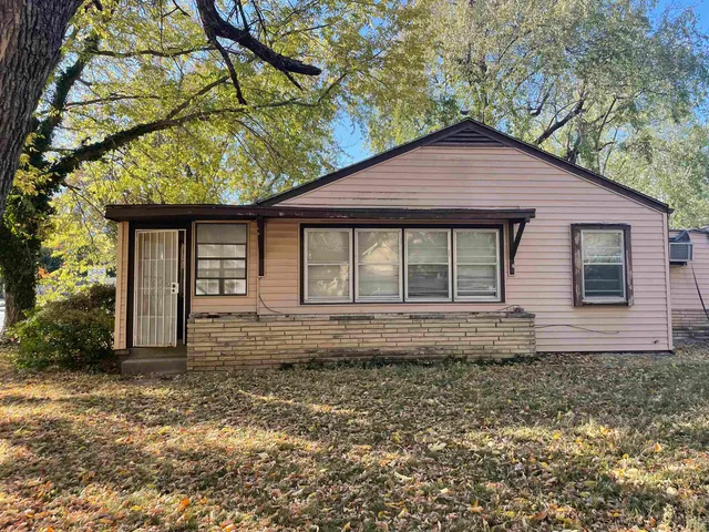 $53,000 | 1403 North 2nd Street, Arkansas City, KS 67005