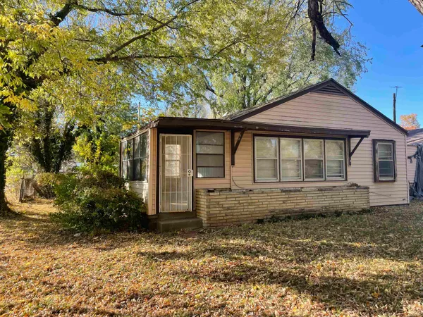 $53,000 | 1403 North 2nd Street, Arkansas City, KS 67005