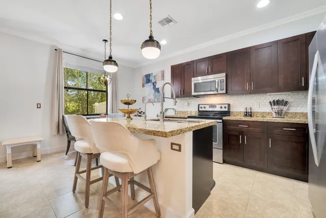 $3,850 | 5904 Northwest 46th Lane, Tamarac, FL 33319