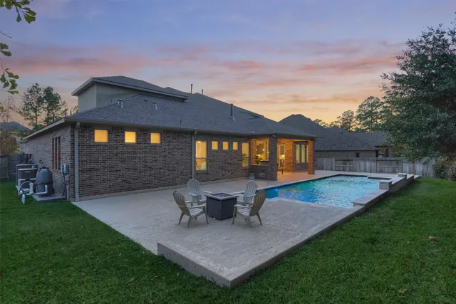 $837,000 | 414 Mill Creek Road, Pinehurst, TX 77362