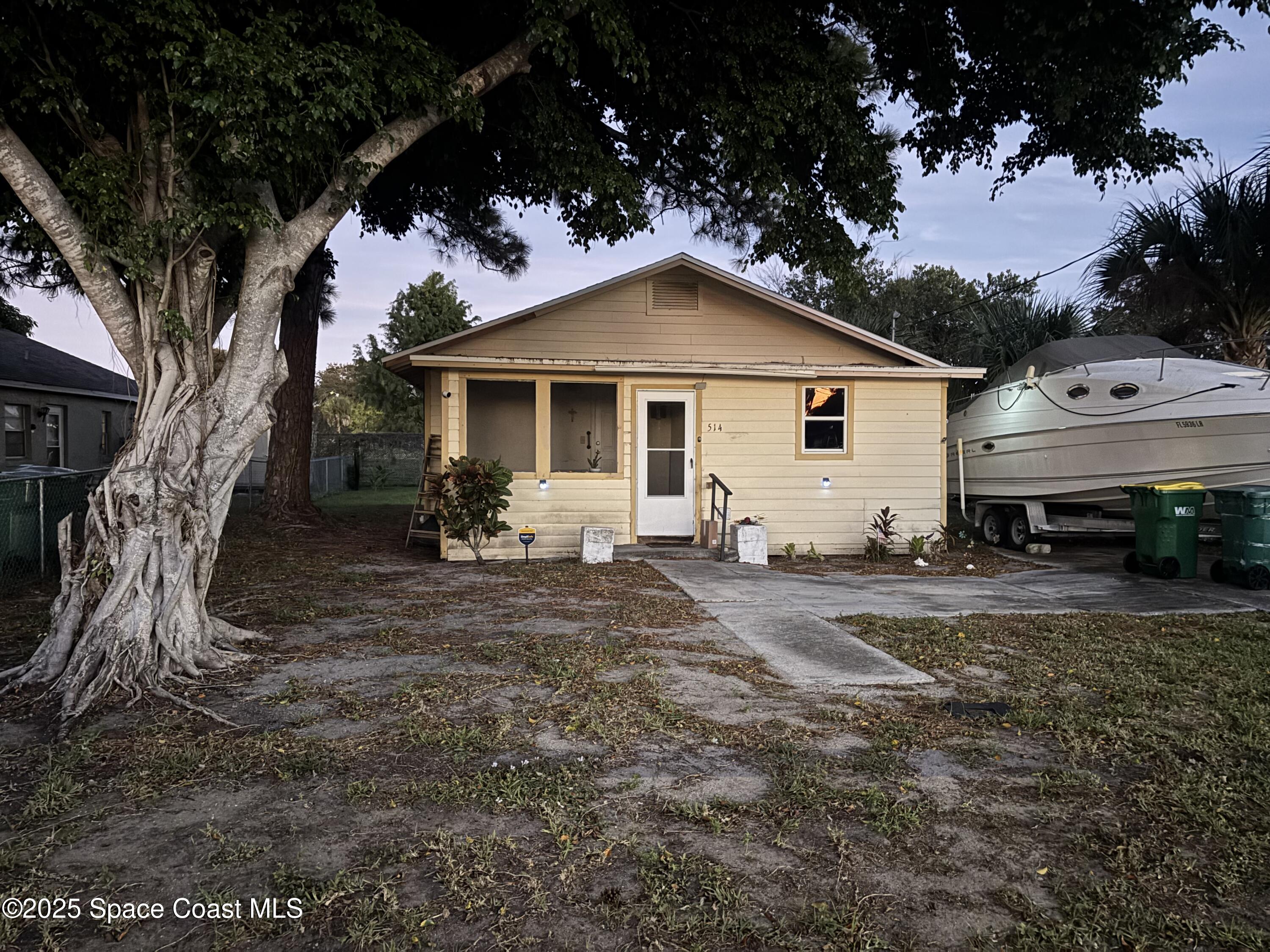 a view of a house with a yard