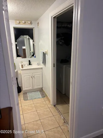 a view of living room with washer and dryer