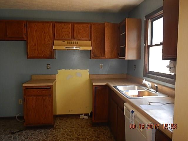 279 McDowell Road Transfer, PA 16154 - Photo 4 of 13