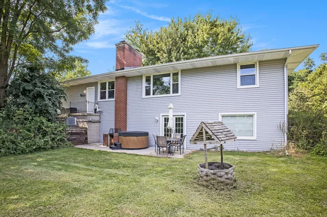 $520,000 | 17475 Highway 223, Addison, MI 49220