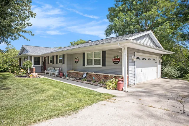 $520,000 | 17475 Highway 223, Addison, MI 49220