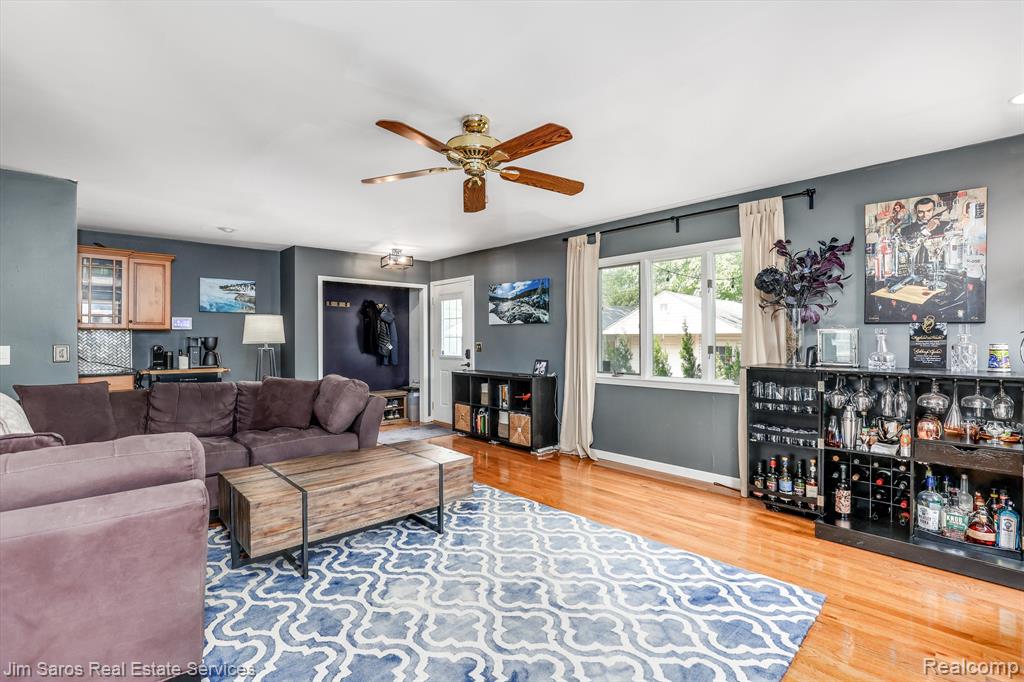 1322 Hampton Road Grosse Pointe Woods, MI 48236 - Photo 4 of 42