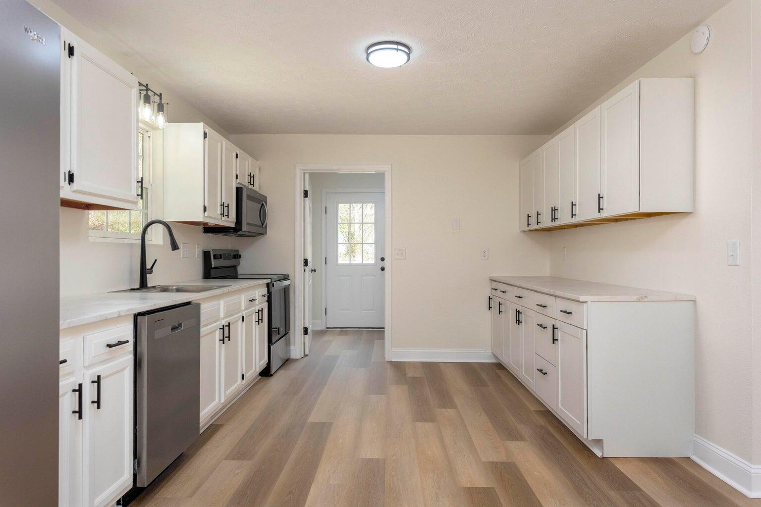 930 Garrison Road Dayton, TN 37321 - Photo 8 of 29 Kitchen