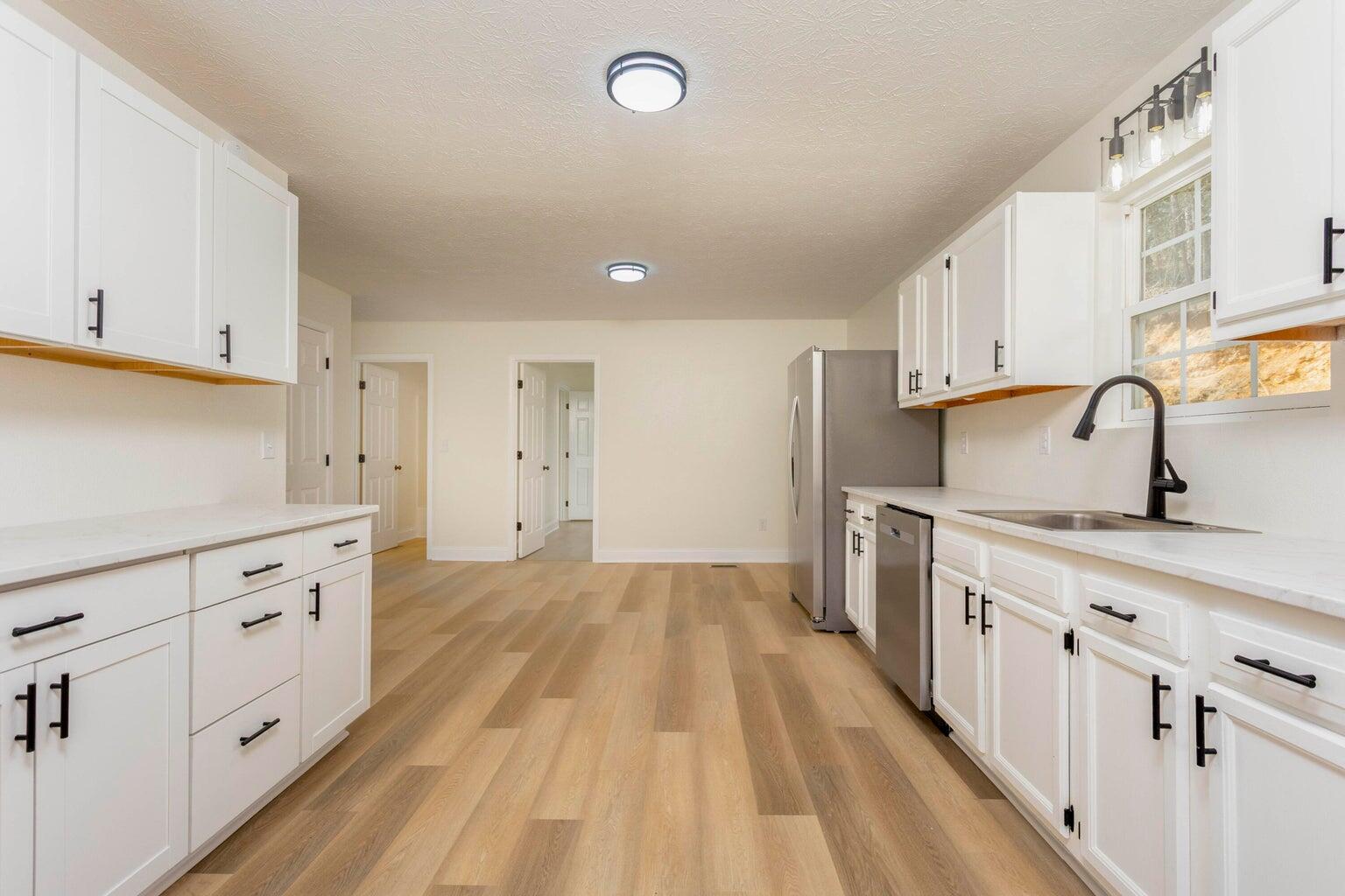 930 Garrison Road Dayton, TN 37321 - Photo 9 of 29 kitchen