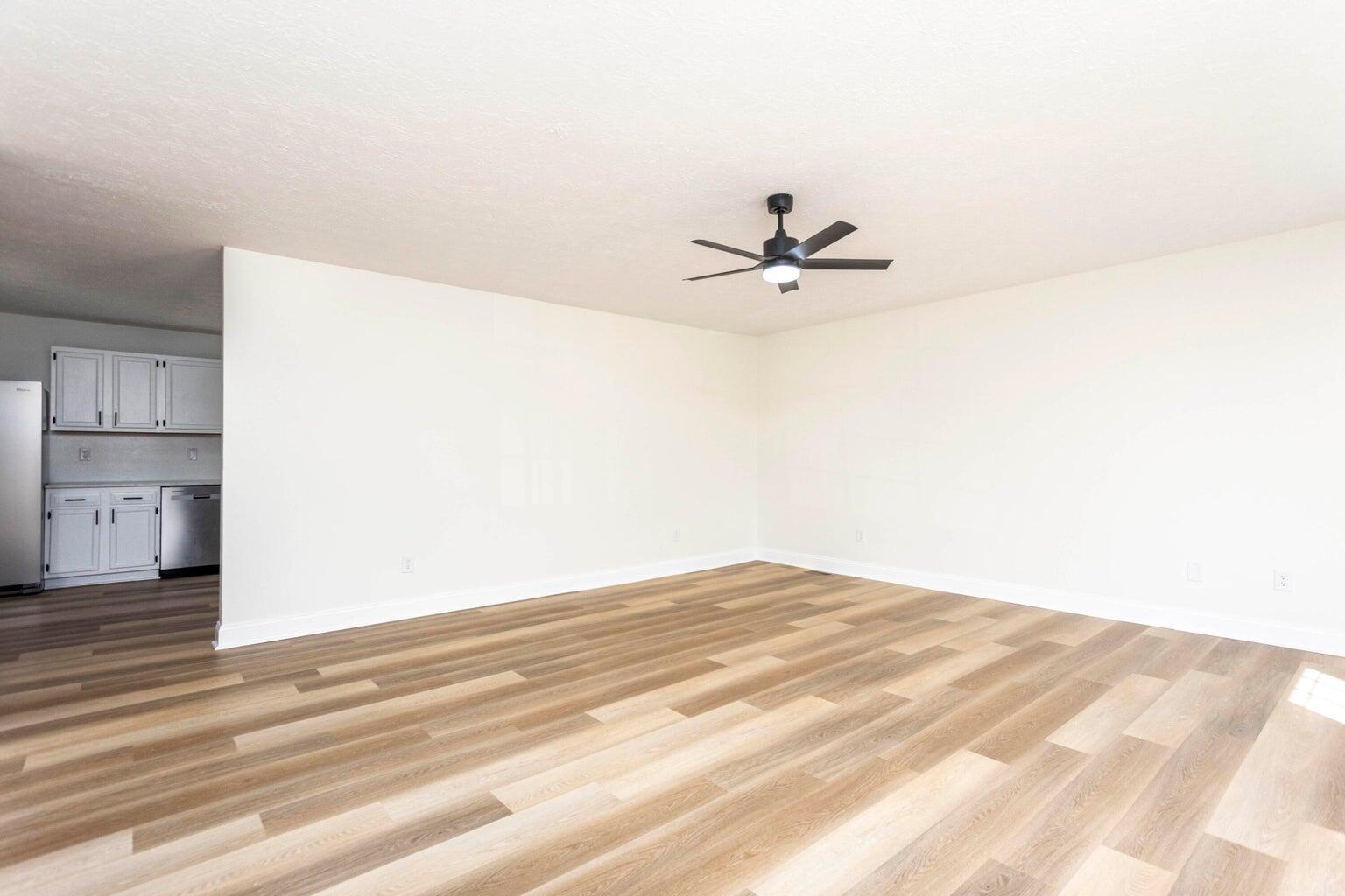 930 Garrison Road Dayton, TN 37321 - Photo 10 of 29 Living Room