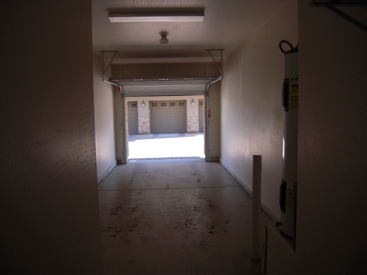 2150 East Bell Road, Unit 1133 Phoenix, AZ 85022 - Photo 17 of 18 garage