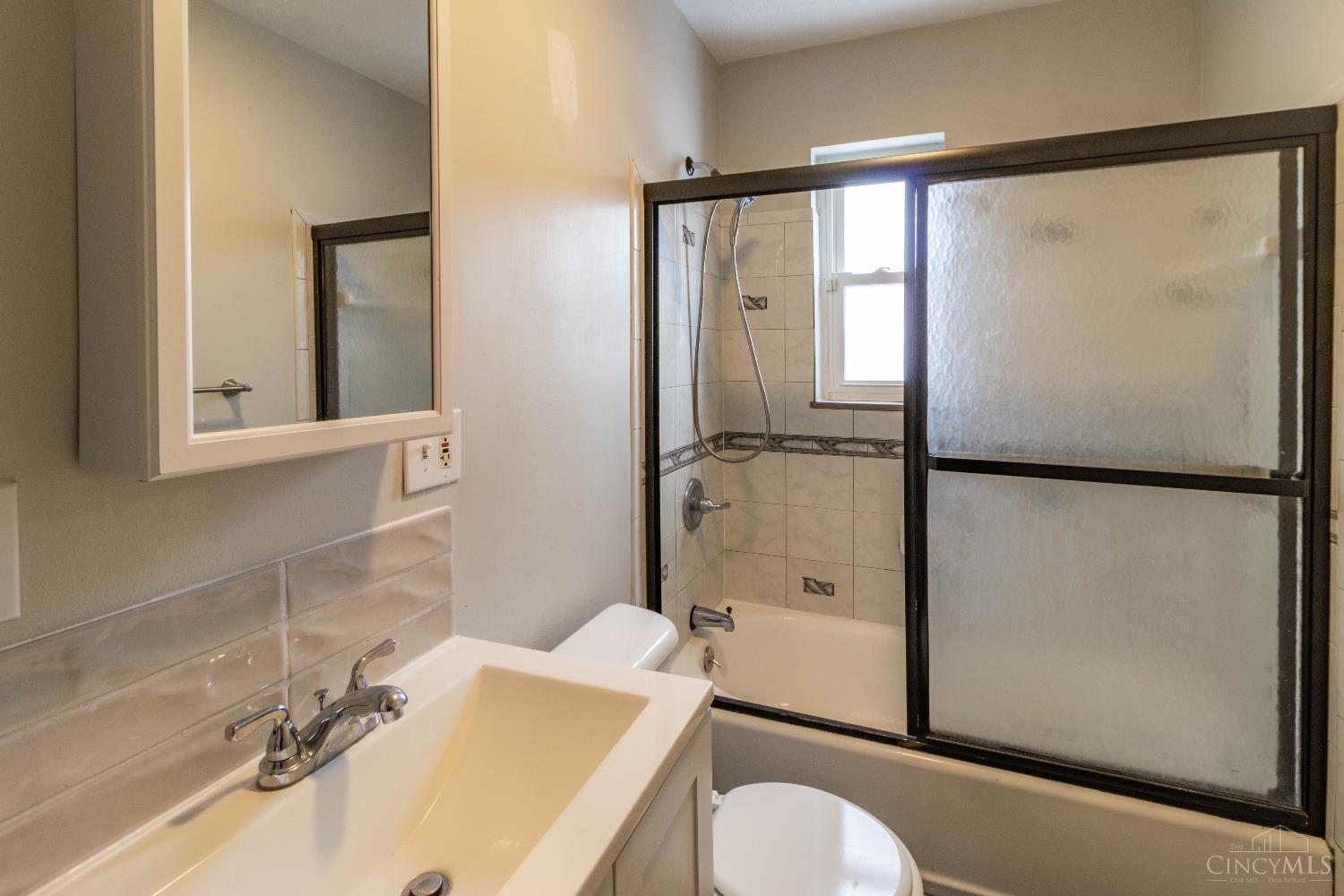 6414 Red Bank Road Cincinnati, OH 45213 - Photo 9 of 20 Gallery Image 9