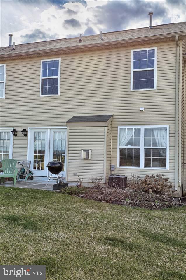 208 Sparrow Road Hummelstown, PA 17036 - Photo 3 of 25 Gallery Image 3