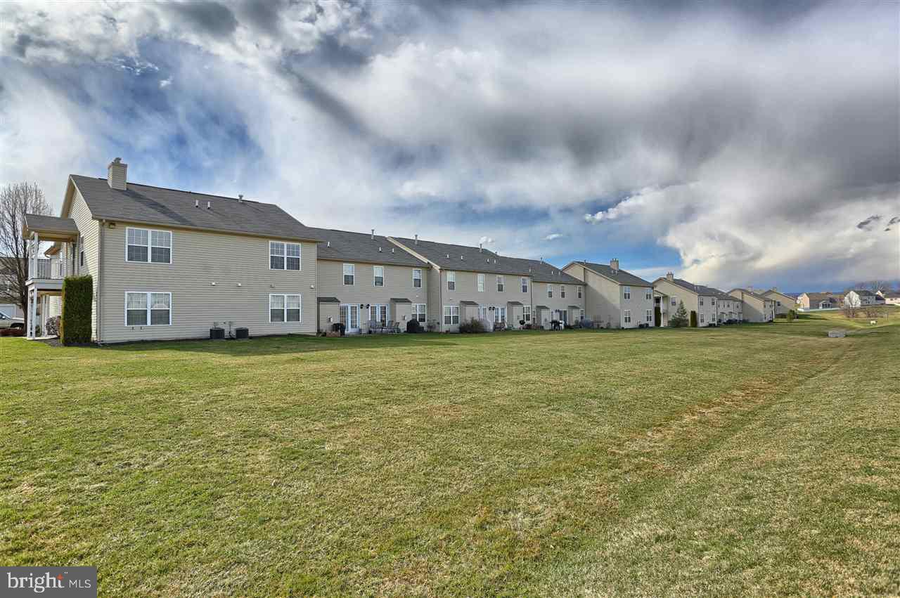 208 Sparrow Road Hummelstown, PA 17036 - Photo 4 of 25 Gallery Image 4