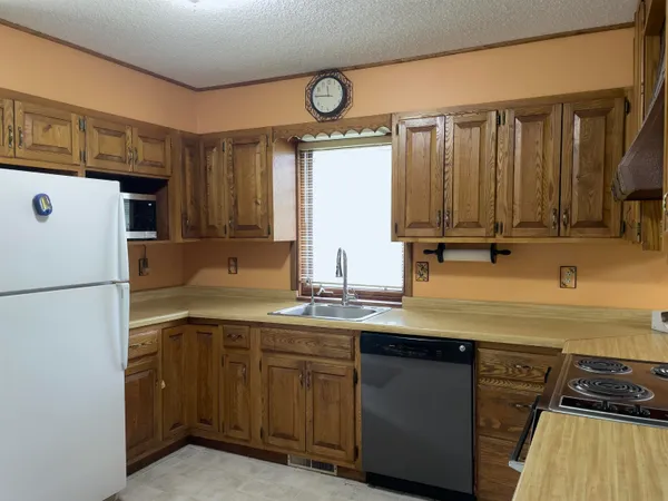 $342,000 | 6095 State Highway 1, Silver Bay, MN 55614