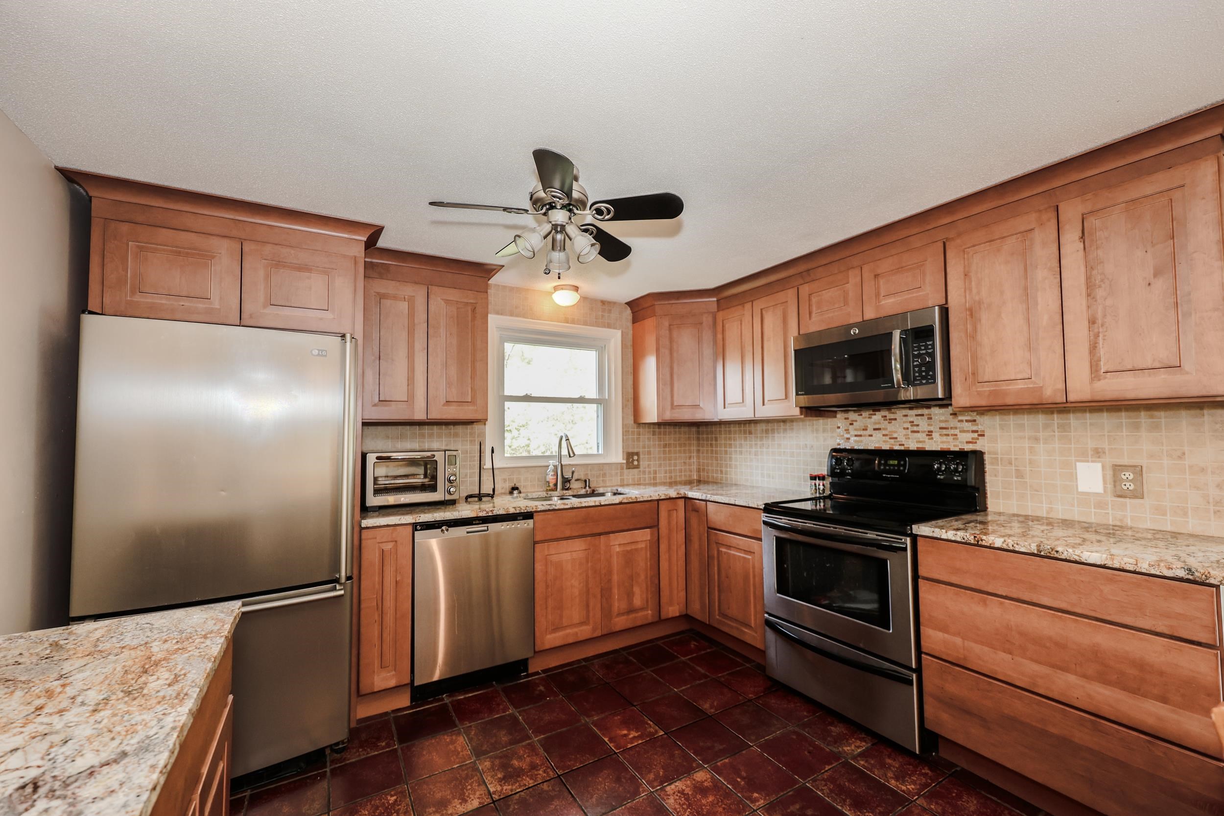 1 Richard Drive Derry, NH 03038 - Photo 11 of 19