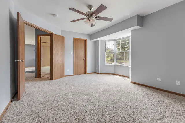 $200,000 | 100 White Oak Court, Unit 1, Schaumburg, IL 60195