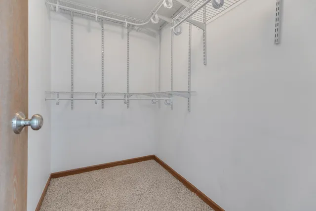 $200,000 | 100 White Oak Court, Unit 1, Schaumburg, IL 60195