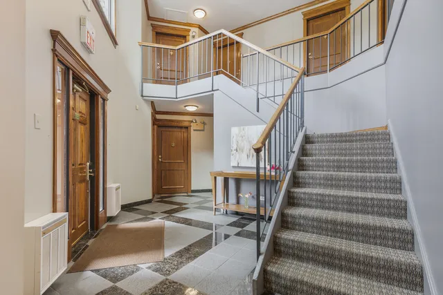 $200,000 | 100 White Oak Court, Unit 1, Schaumburg, IL 60195