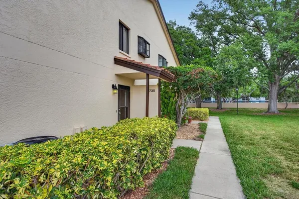 $2,000 | 5735 Gardens Drive, Unit 5735, Sarasota, FL 34243