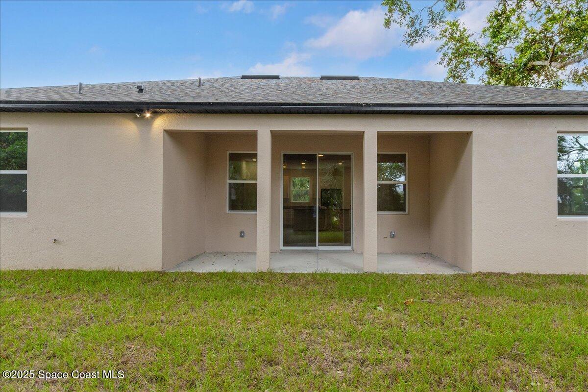 958 Chace Lane Northeast Palm Bay, FL 32905 - Photo 2 of 27 a front view of a house with garden