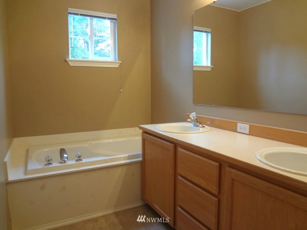 19607 10th Drive Southeast Bothell, WA 98012 - Photo 19 of 21 Gallery Image 19