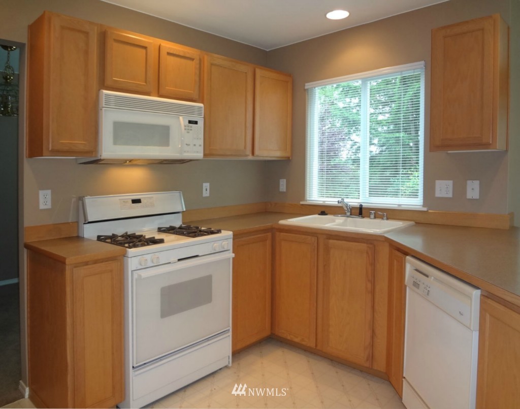 19607 10th Drive Southeast Bothell, WA 98012 - Photo 8 of 21 Gallery Image 8