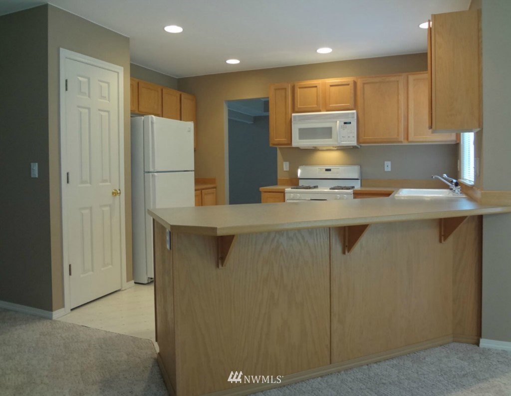 19607 10th Drive Southeast Bothell, WA 98012 - Photo 9 of 21 Gallery Image 9