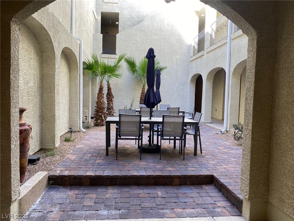 2555 Hampton Road, Unit 9208 Henderson, NV 89052 - Photo 24 of 63 Courtyard in the building