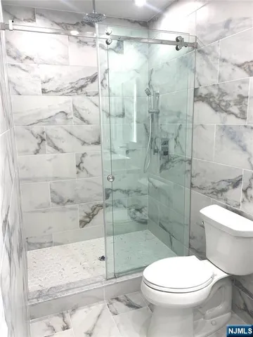 a bathroom with a toilet and a shower