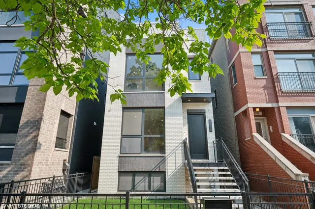 $1,600,000 | 1530 West Ohio Street, Chicago, IL 60642