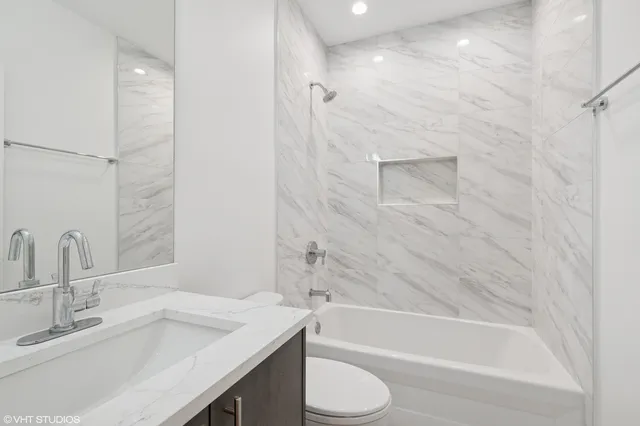 $1,600,000 | 1530 West Ohio Street, Chicago, IL 60642