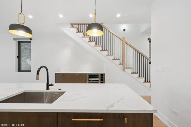 $1,600,000 | 1530 West Ohio Street, Chicago, IL 60642